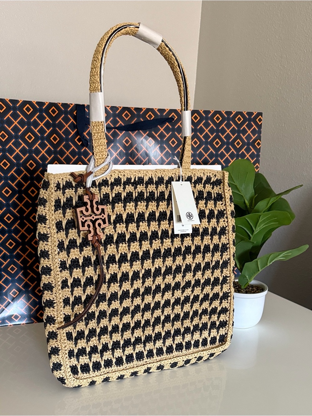 NWT , Tory Burch  straw Black and  tan Tote bag / black raffia 165844
